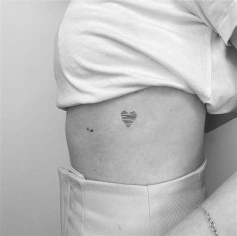 tatuajes mujer pecho|Tatuajes en el pecho para mujeres